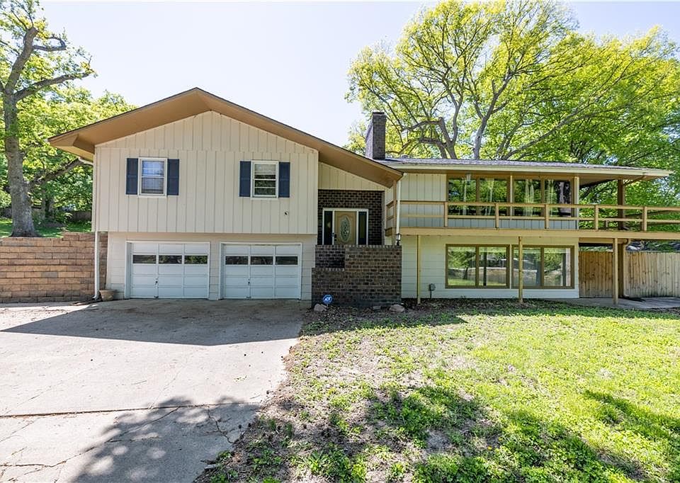 1st image of 3710 Lakeside Dr
