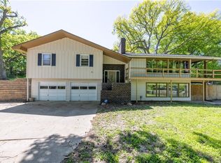 3710 Lakeside Dr, Saint Joseph, MO 64503