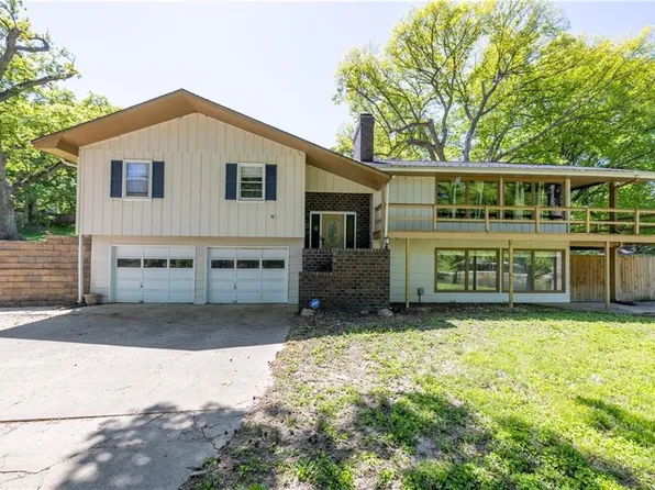 3710 Lakeside Dr, Saint Joseph, MO 64503