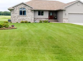 10391 Andrews Dr, Sauk Centre, MN 56378