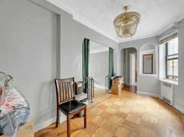 2025 Valentine Avenue image 5 of 13