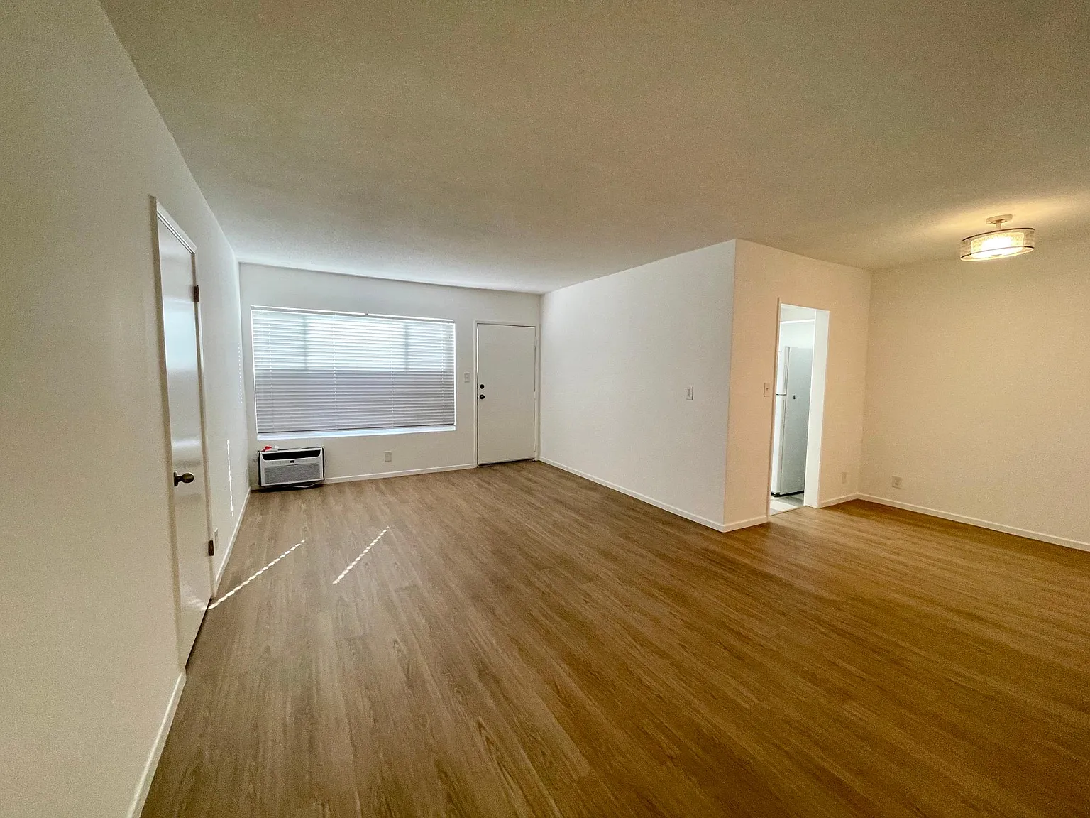 1029 N Hayworth Ave — Photo 3