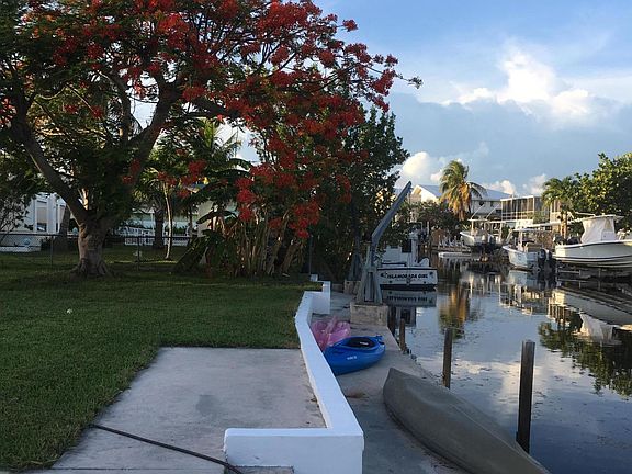 3rd image of 196 N Coconut Palm Blvd