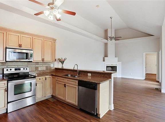 4th image of 230 28th St