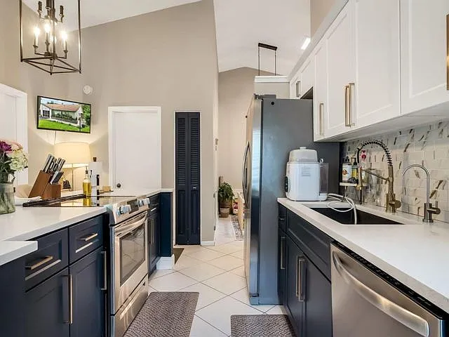 4335 Palm Forest Dr N — Photo 17