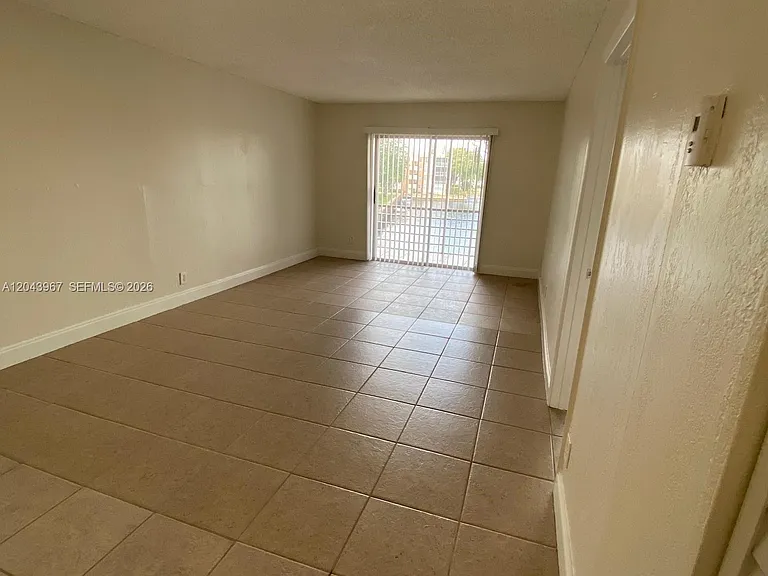 2775 Taft St #307 — Photo 6