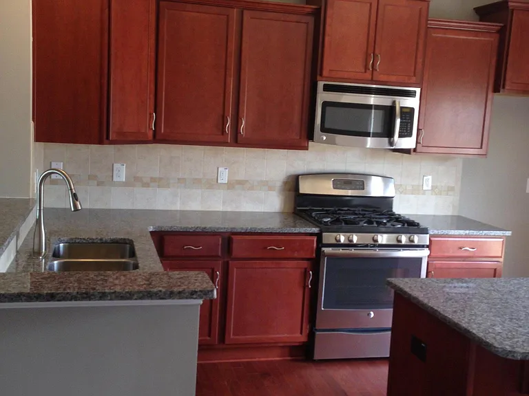 409 Village Commons Ln — Photo 2