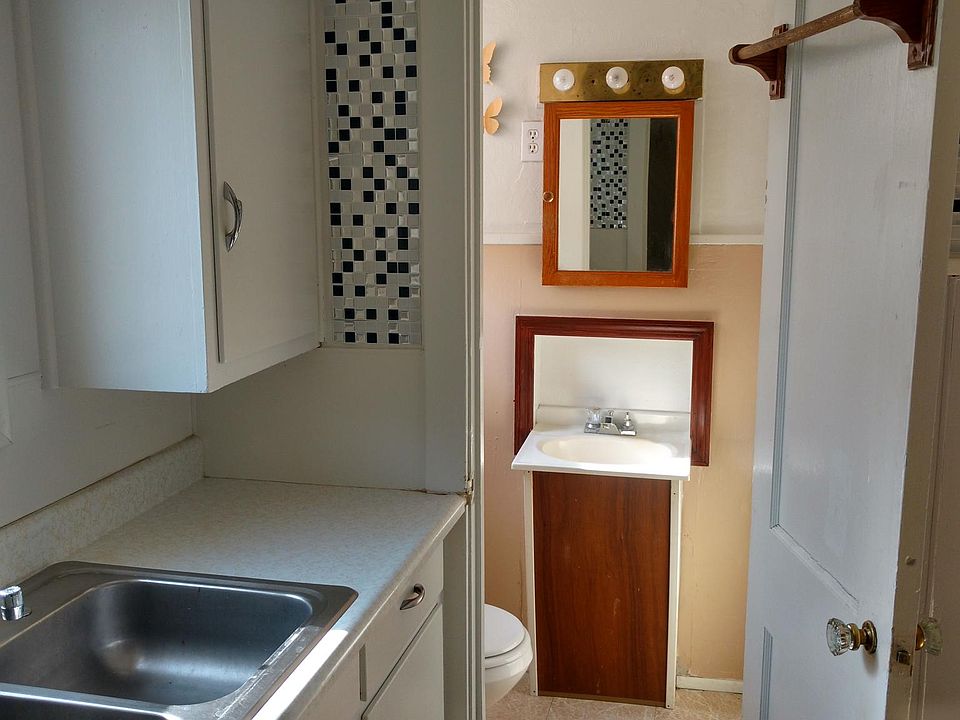 2nd image of 174 Price St #2