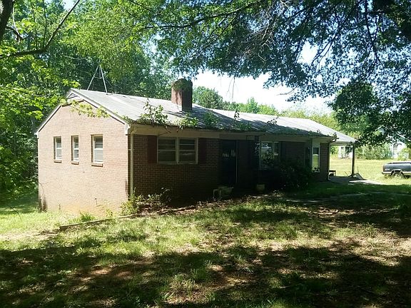 3rd image of 407 Bernard Dr