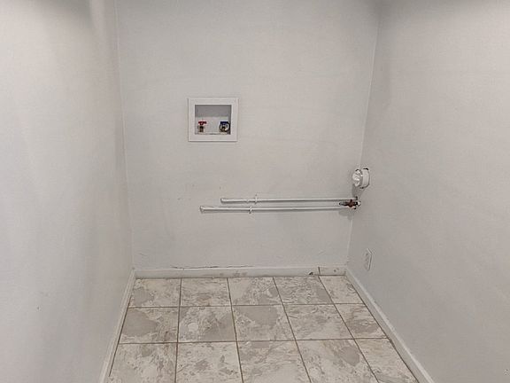 5th image of 31 Lardner Ct
