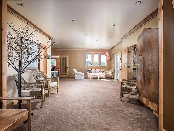 2nd image of 5261 Hollow Ln