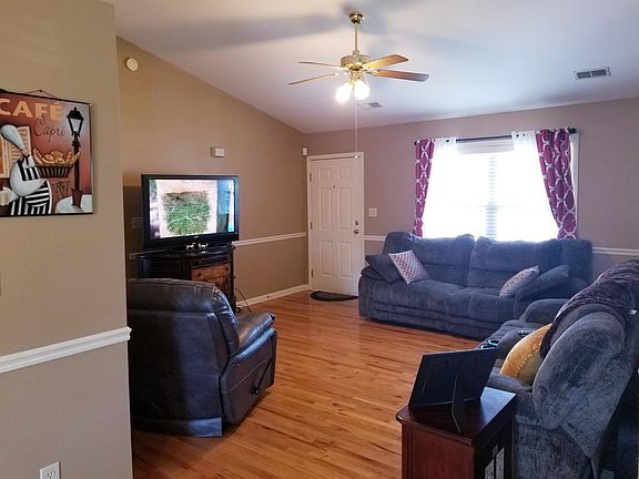 4th image of 312 Medina Ct