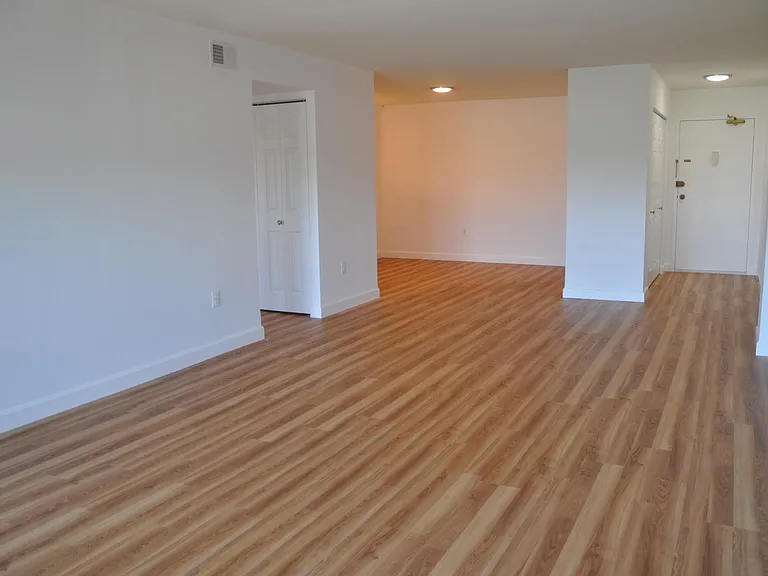 1300 Army Navy Dr #826 — Photo 6