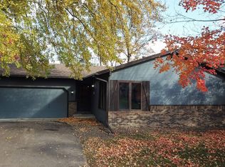 6329 Whispering Oaks Dr, Eden Prairie, MN 55346