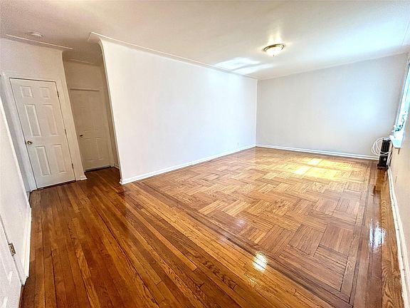 4th image of 6264 Saunders St #3H