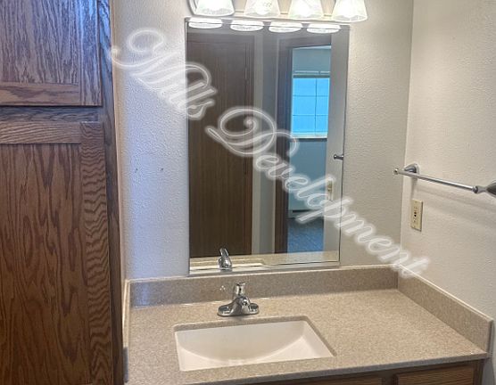 4th image of 705 6th Ave S #4