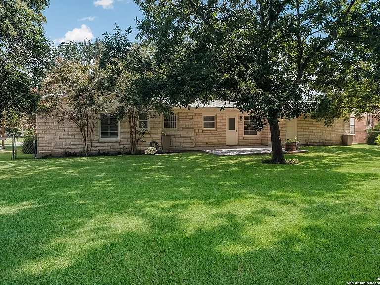255 Millwood Ln — Photo 12