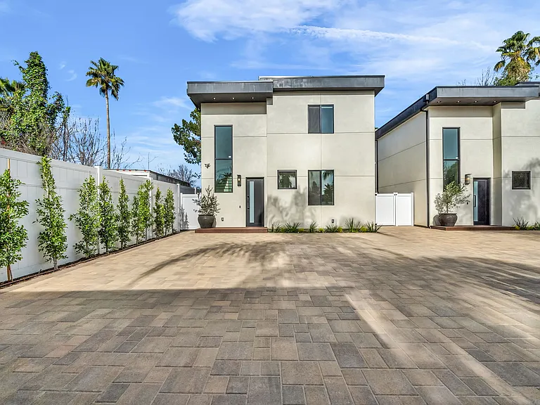 19021 Ingomar St — Photo 1