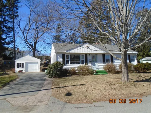 3 Wood Rd, Middletown, RI 02842