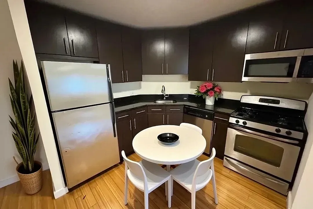 Studio, 555 sqft, $2,050 — Photo 2