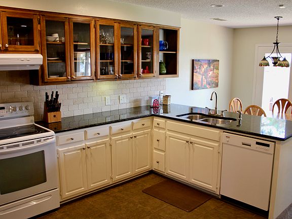 5th image of 810 Canyon Ct