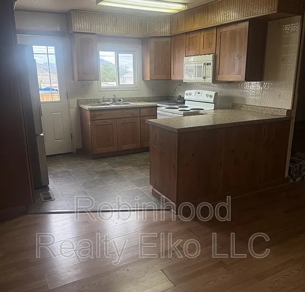 1235 Avenue G — Photo 7