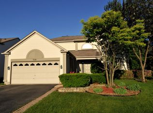 1418 W Braymore Cir, Naperville, IL 60564