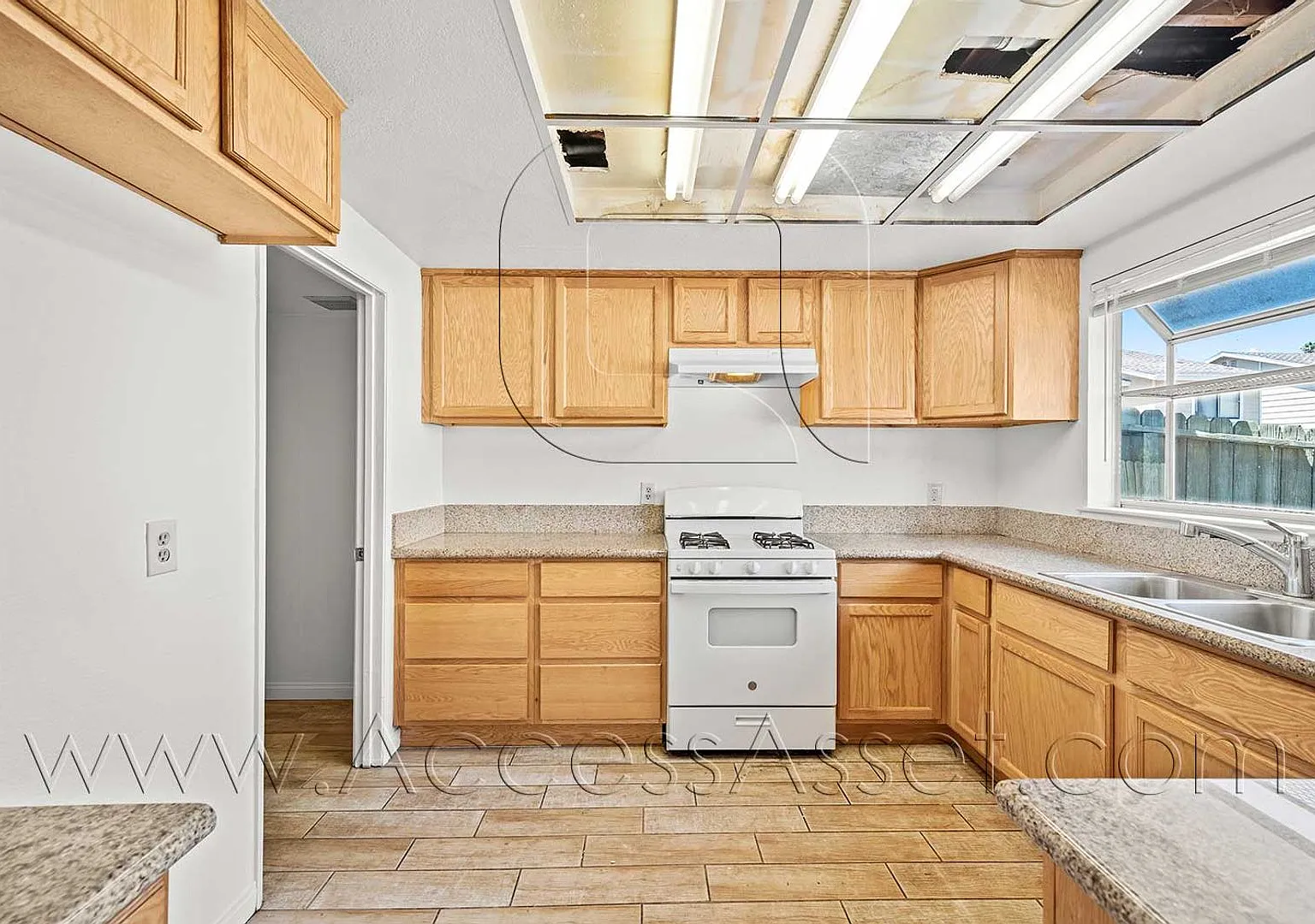 Two-Story Condo with Private Yard in Lake Elsinore — Photo 3