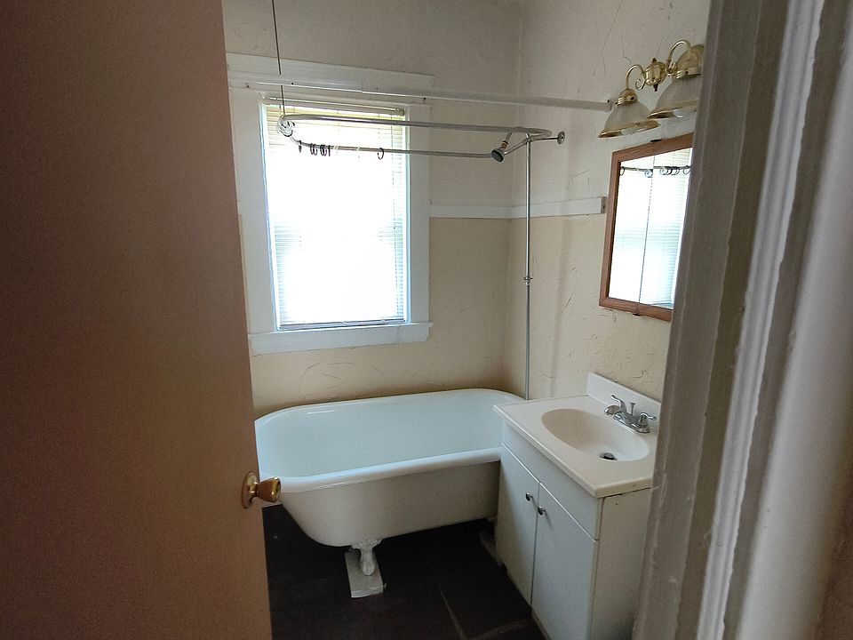 1st image of 959 Nathaniel Rd Unit 2