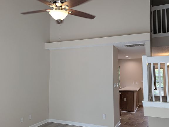 5th image of 30 Meadow Crossing Ct