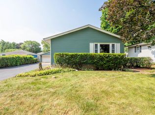 2203 Kirchoff Rd, Rolling Meadows, IL 60008