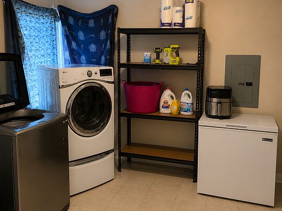 5th image of 6023 W B St