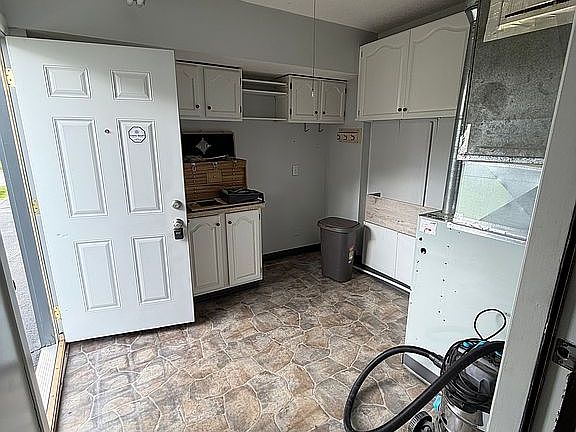 4th image of 221 Woodlawn Ave