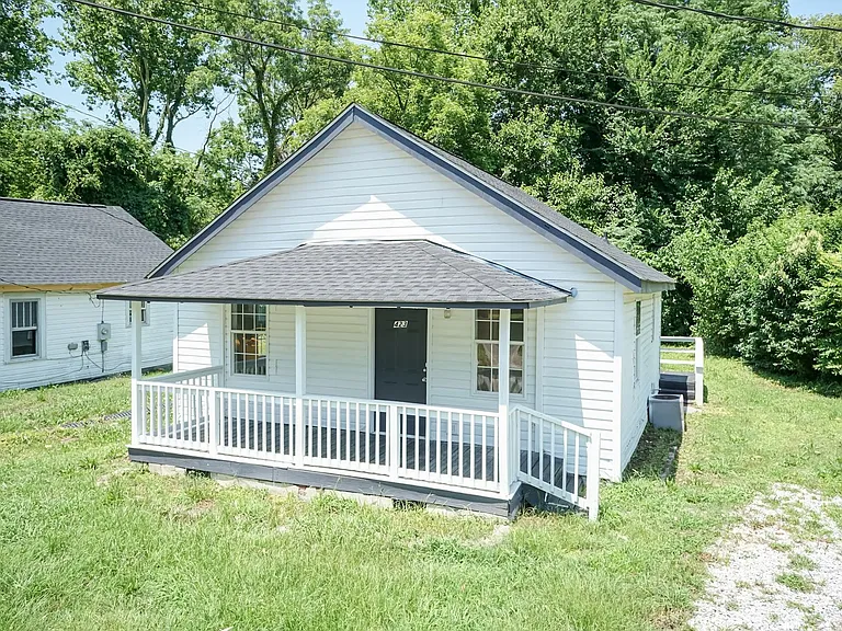 423 E Rockspring St — Photo 2