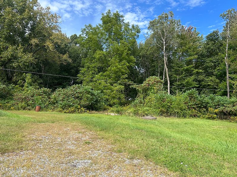 4th image of 130 Round Lake Road