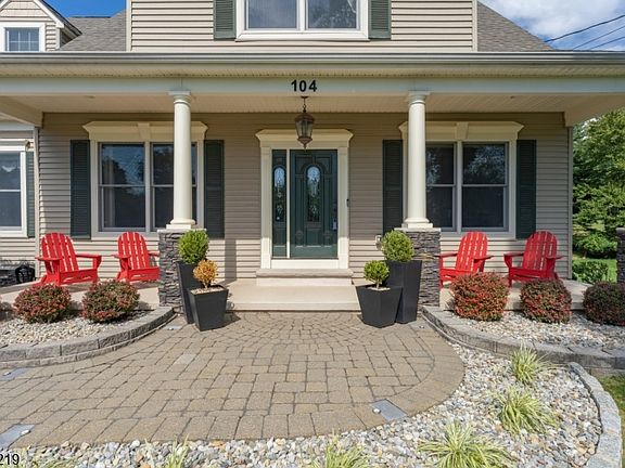 2nd image of 104 Robbins Rd