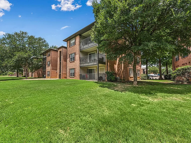 Valley Ridge Apartment Homes — Photo 28