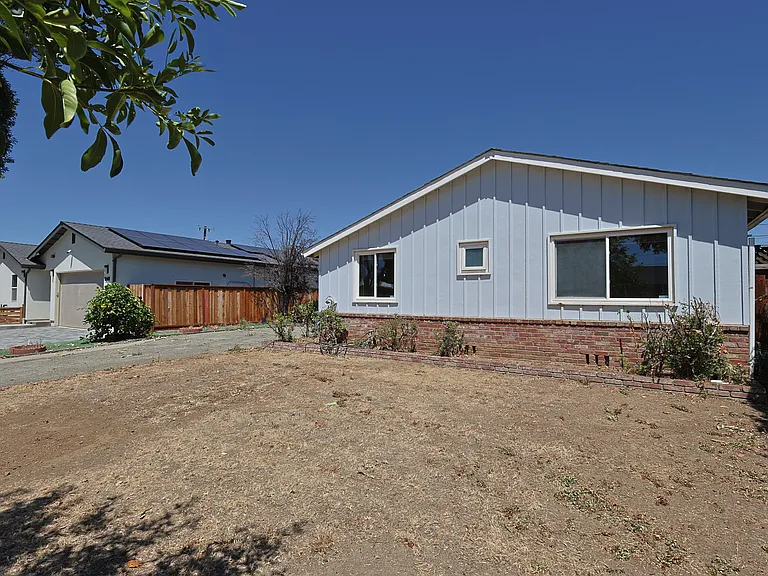 1672 Nightingale Ave — Photo 16