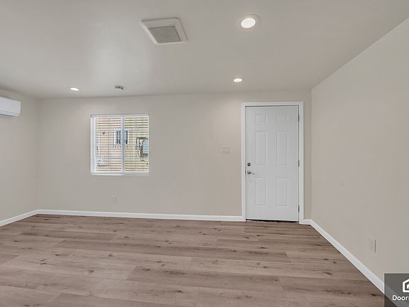 4th image of 802 W 103rd St