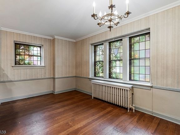 8th image of 3 Shelbourne Ave