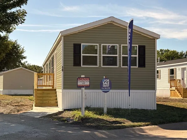 19 E Wichita Dr #L019, Park City, KS 67219