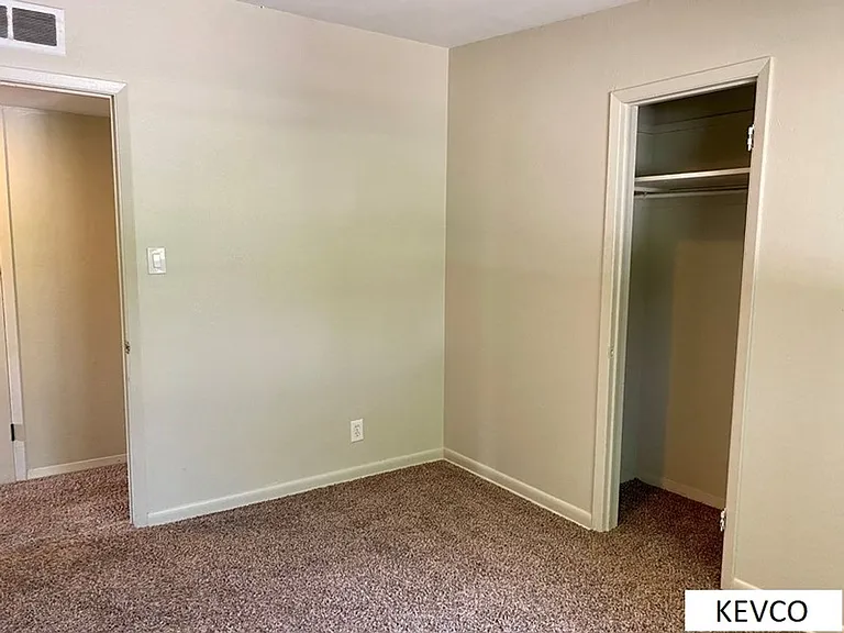 727 W Prospect Rd — Photo 9