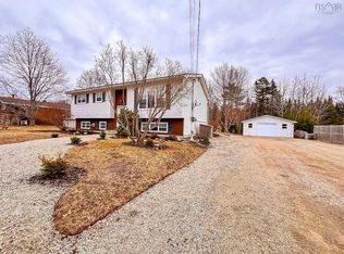 660 Pine Grove Rd, Lunenburg, NS B4V7Z8