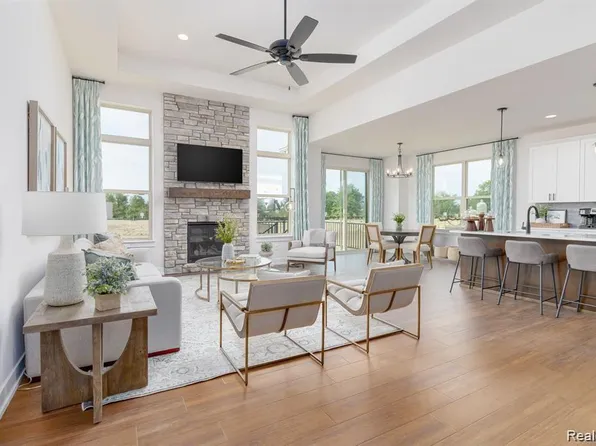 3851 Chatham Pl, Brighton, MI 48114