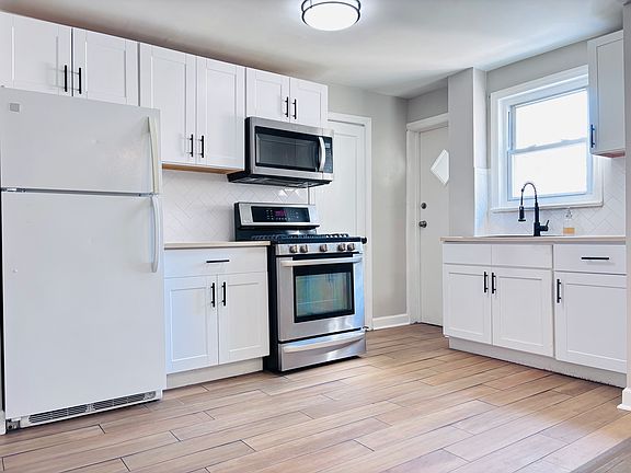 3rd image of 26 Van Ness Ter Floor 2