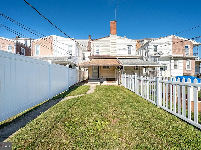 126 E Washington St — Photo 28