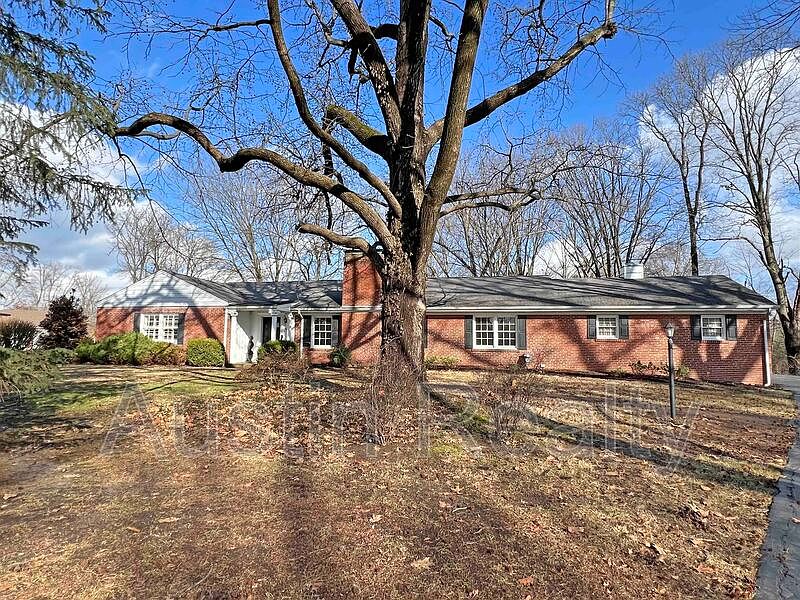 1st image of 9 Outer Ladue Dr