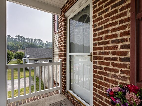 2nd image of 1090 Robin Hood Ct