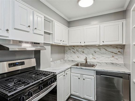 5th image of 2285 Peachtree Rd NE Unit 404