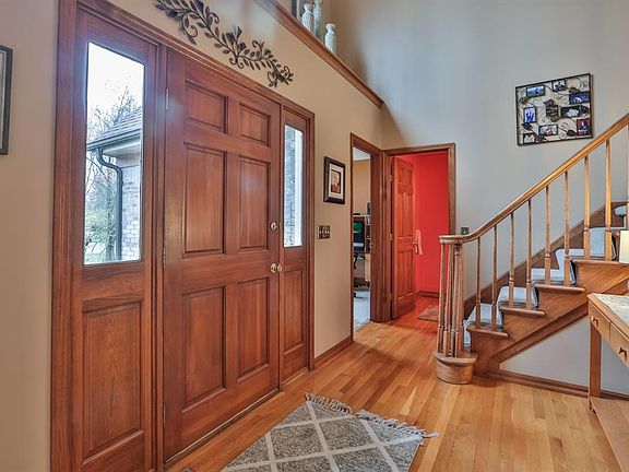 2nd image of 9906 Sherwood Dr